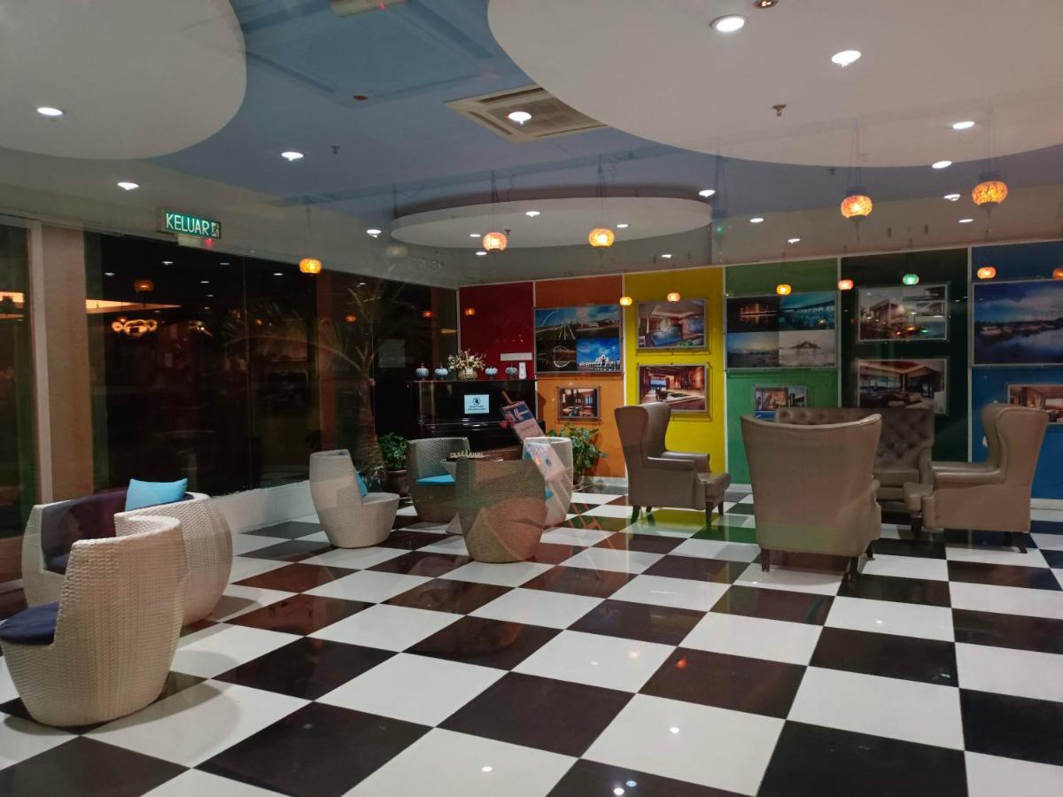 Glossy Marina Homestays Lumut Extérieur photo