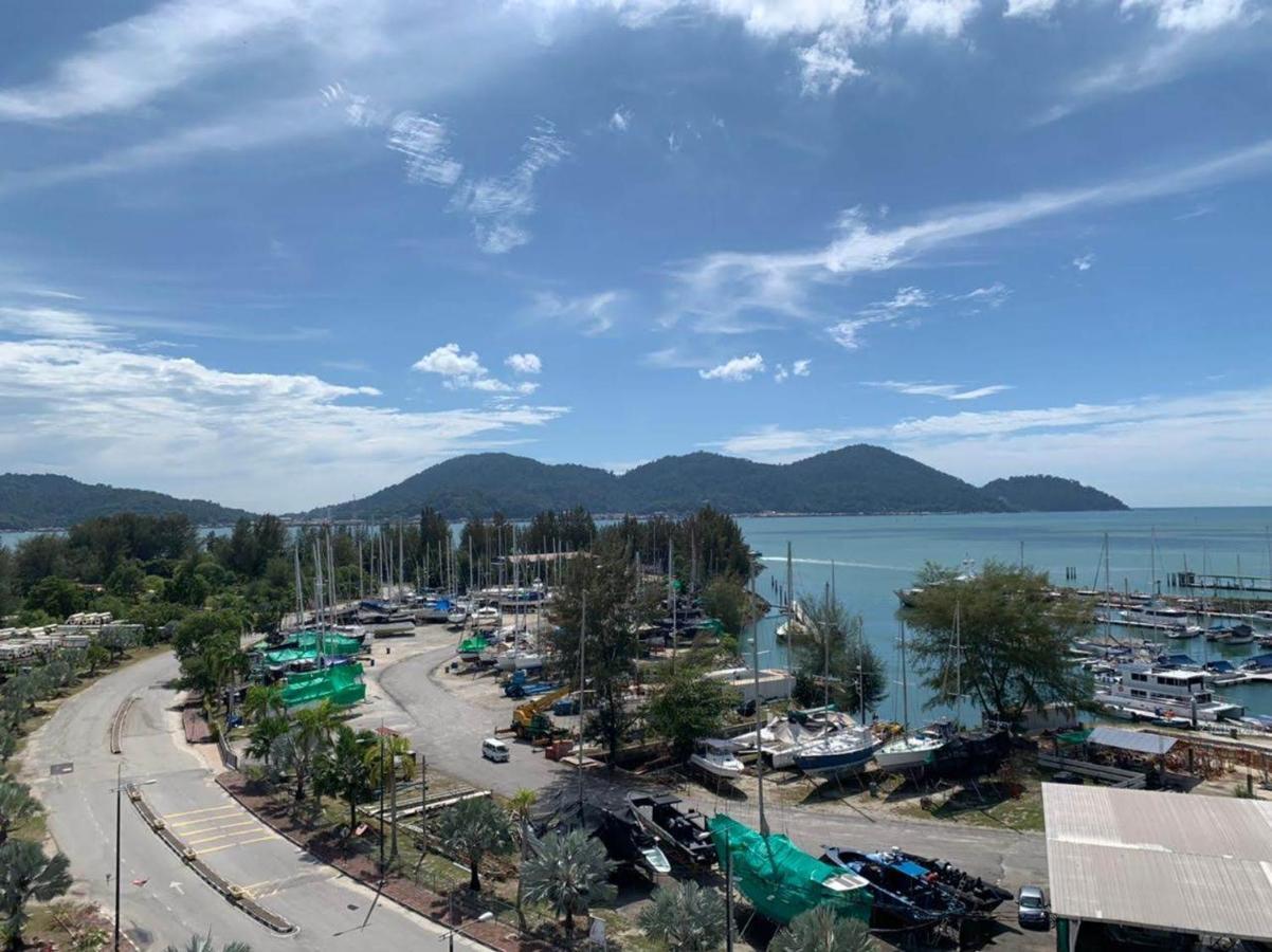 Glossy Marina Homestays Lumut Extérieur photo