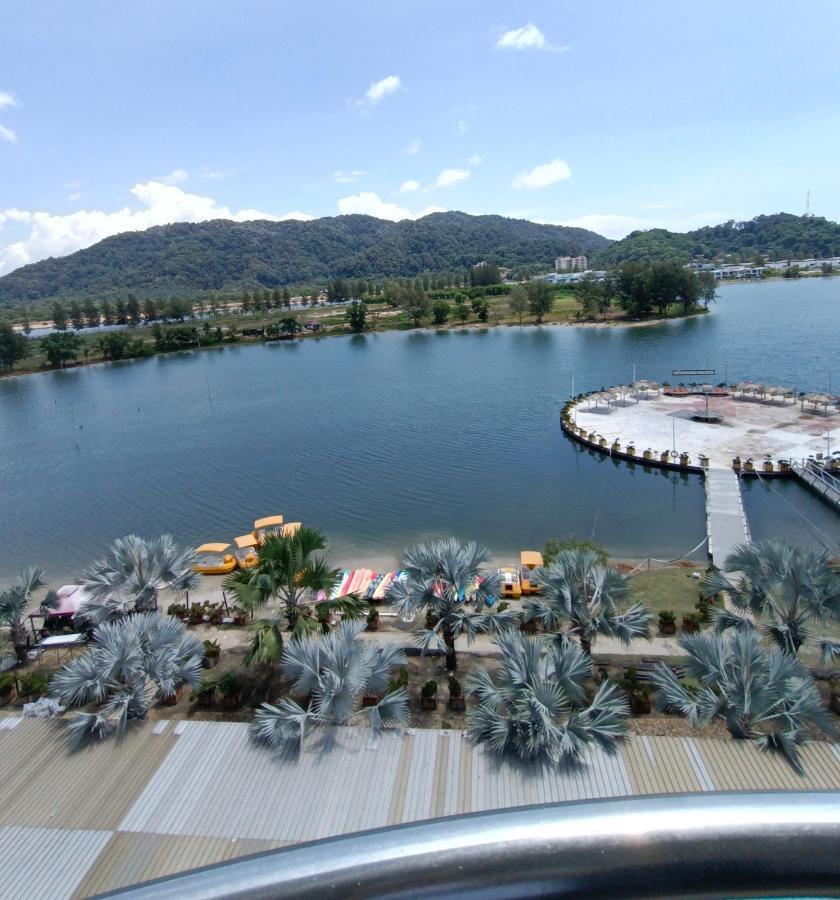 Glossy Marina Homestays Lumut Extérieur photo