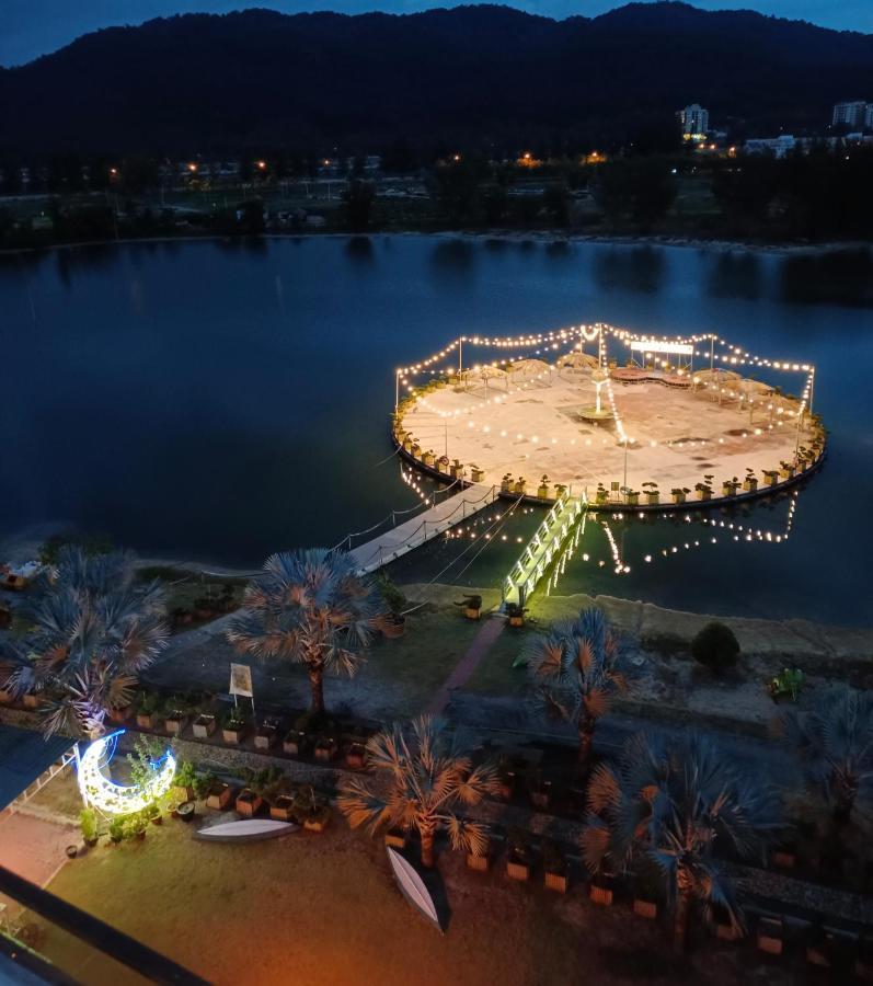 Glossy Marina Homestays Lumut Extérieur photo