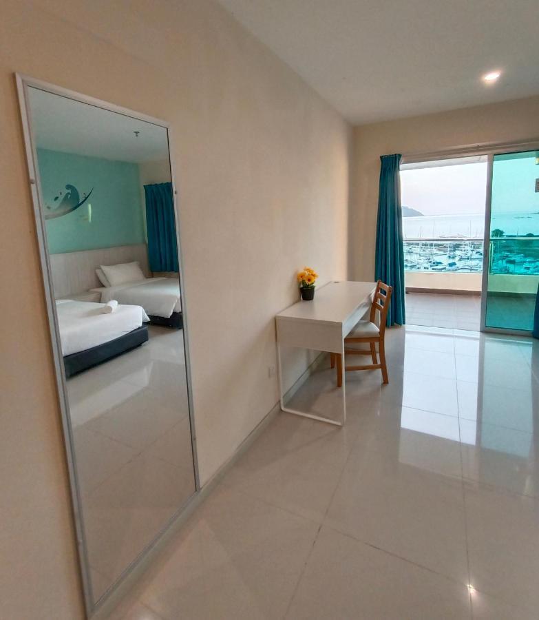 Glossy Marina Homestays Lumut Chambre photo