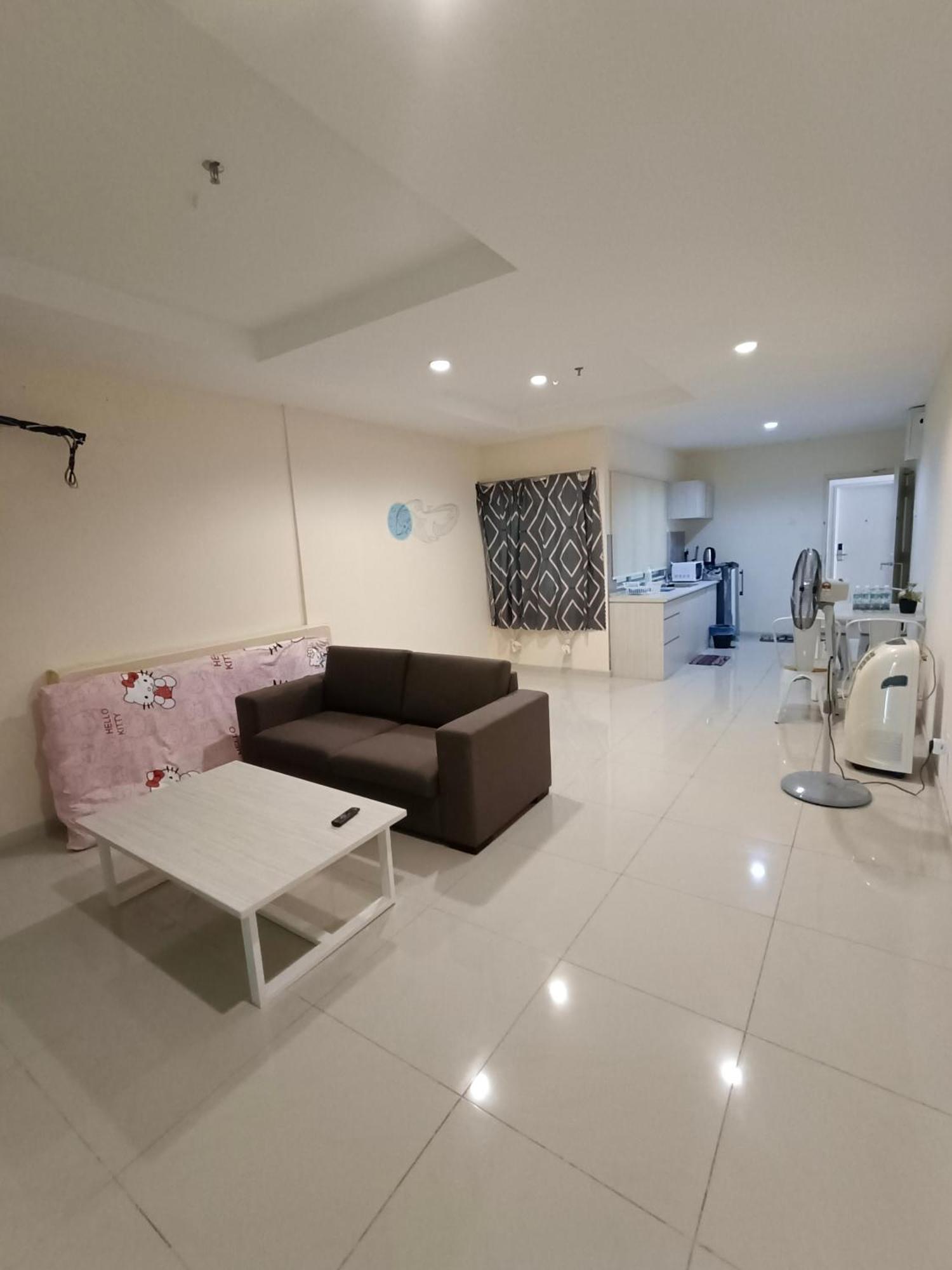 Glossy Marina Homestays Lumut Chambre photo
