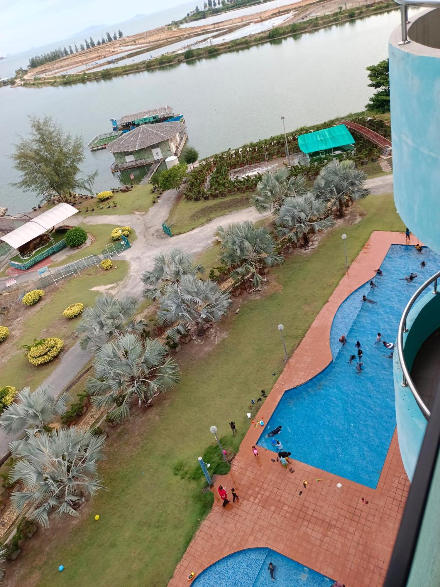 Glossy Marina Homestays Lumut Extérieur photo