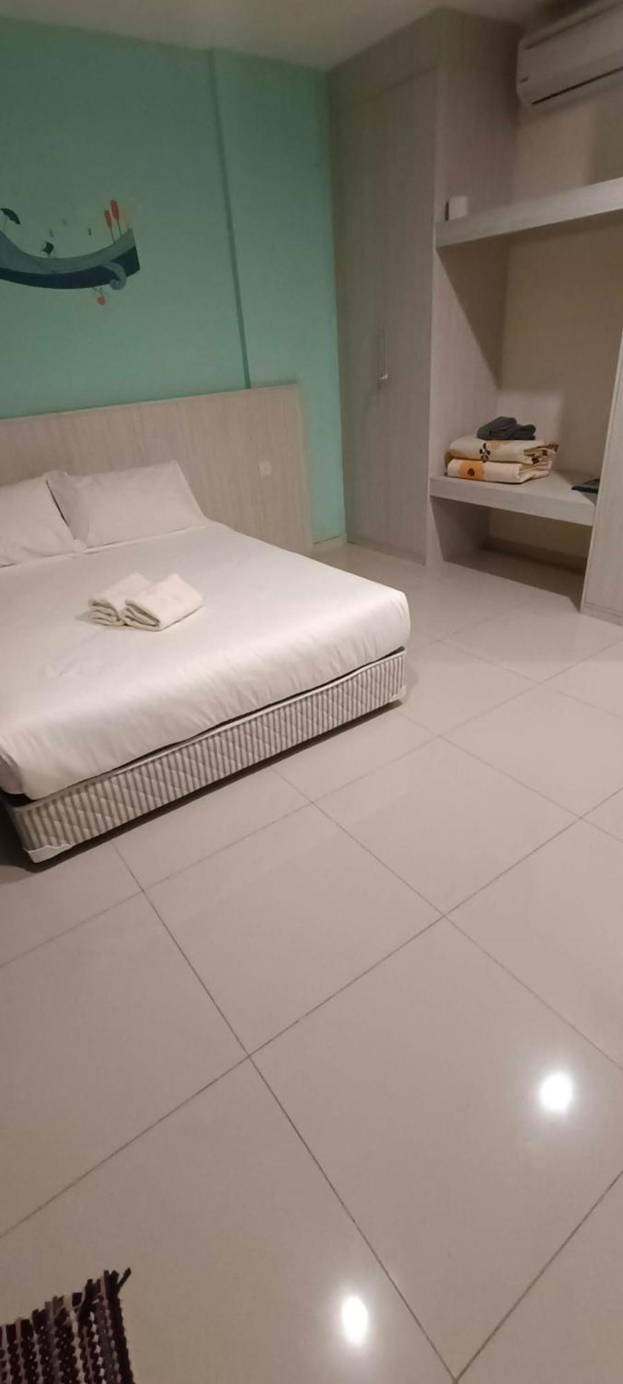 Glossy Marina Homestays Lumut Extérieur photo
