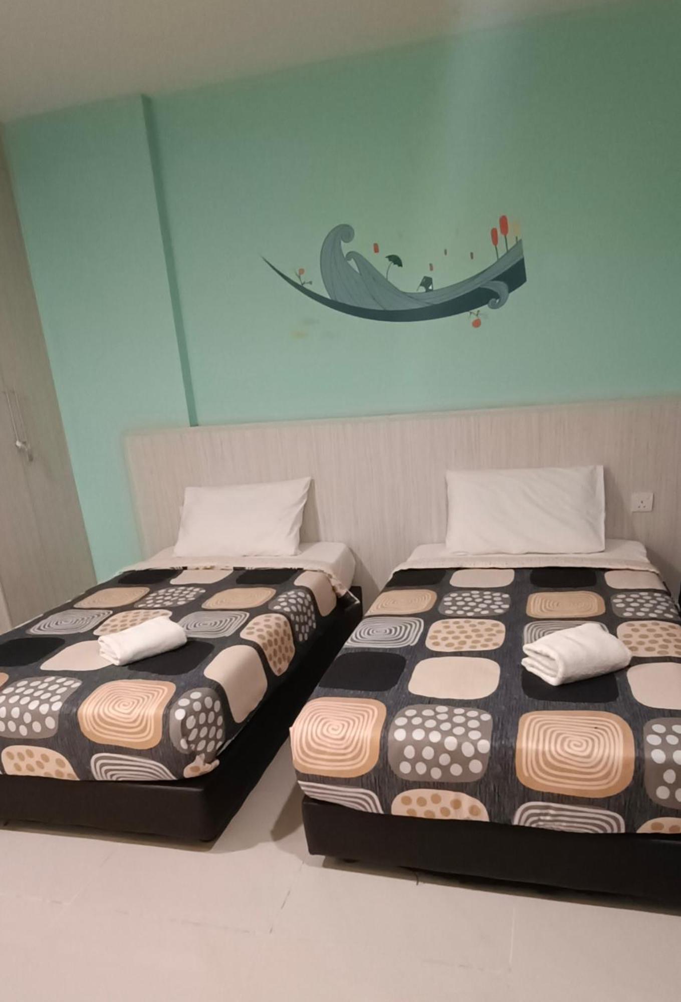 Glossy Marina Homestays Lumut Extérieur photo