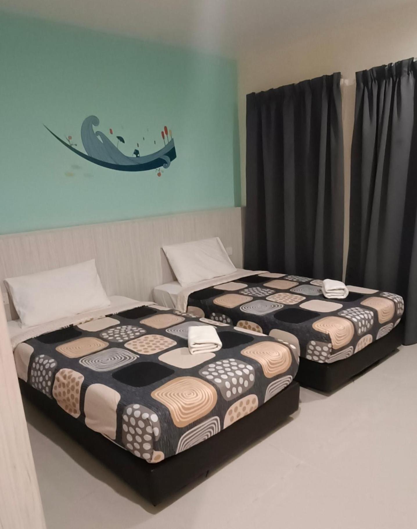 Glossy Marina Homestays Lumut Extérieur photo